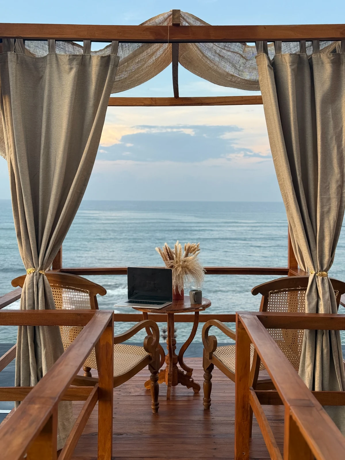 A work-friendly room with a sea view at Ocean Bliss